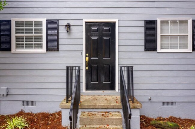 Building Photo - 3036 Regal Park Ct