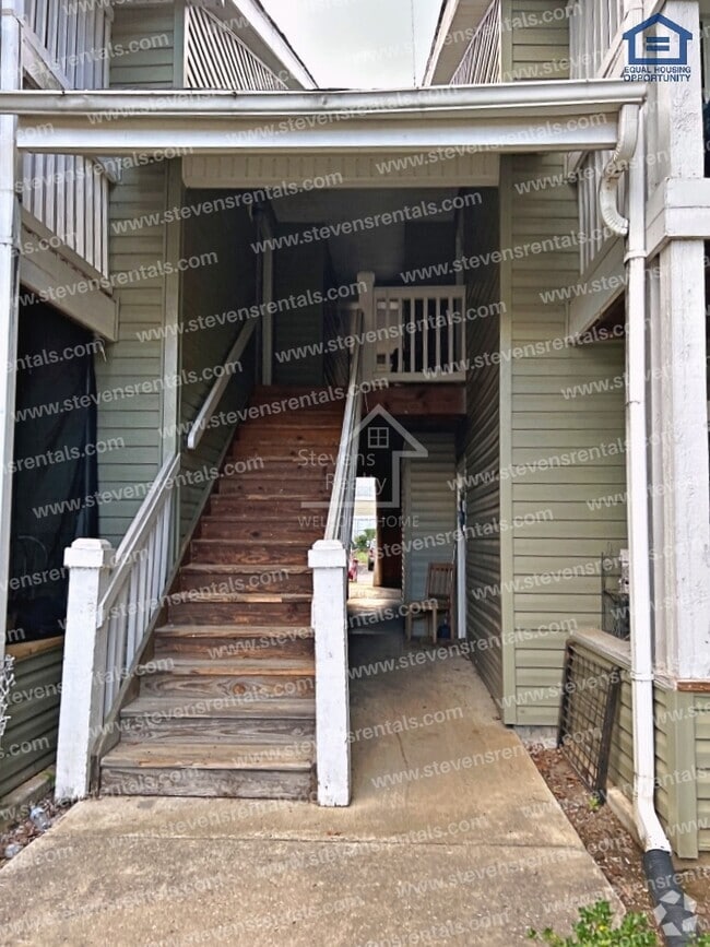 Building Photo - 430 Oriole Dr