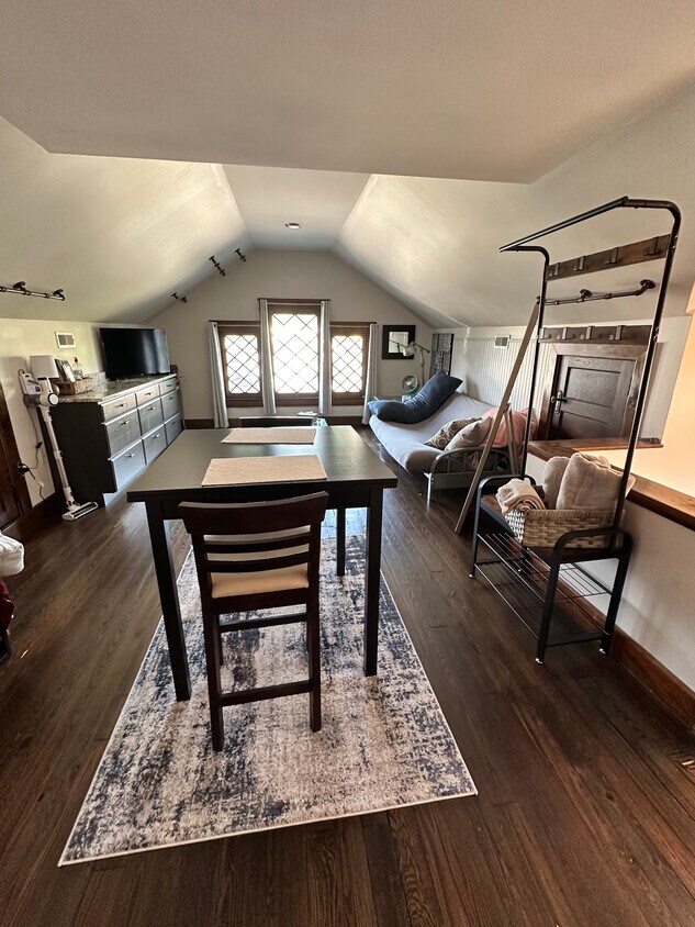 Foto principal - 1589 Lee St E