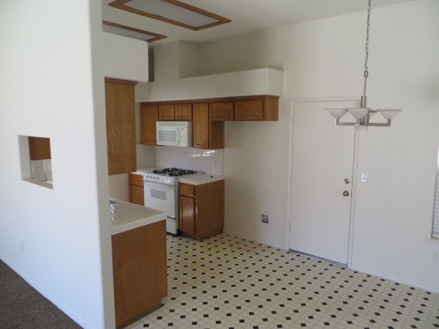Building Photo - Kerman Westside Home, 3+BR/2BA, Built 2002 - Lots of Amenities!