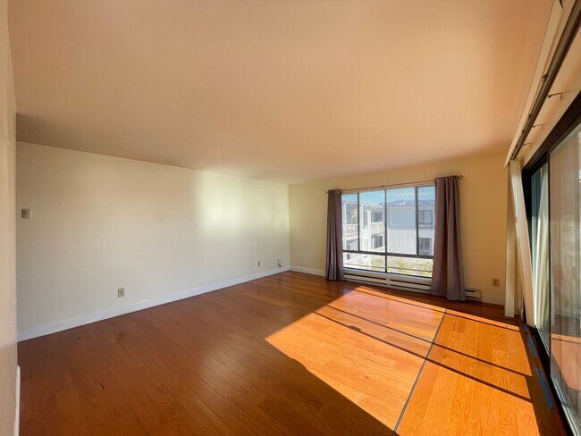 Foto del edificio - One bedroom Condo w/ Partial Water View Av...