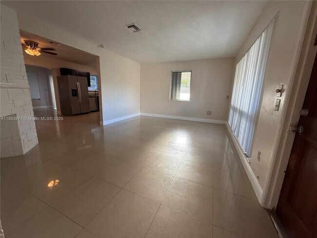 Foto del edificio - 7654 Indigo St