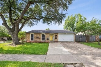 Building Photo - 4218 Crestwood Dr