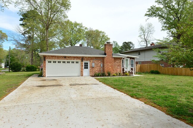 Foto del edificio - 817 Englewood Dr