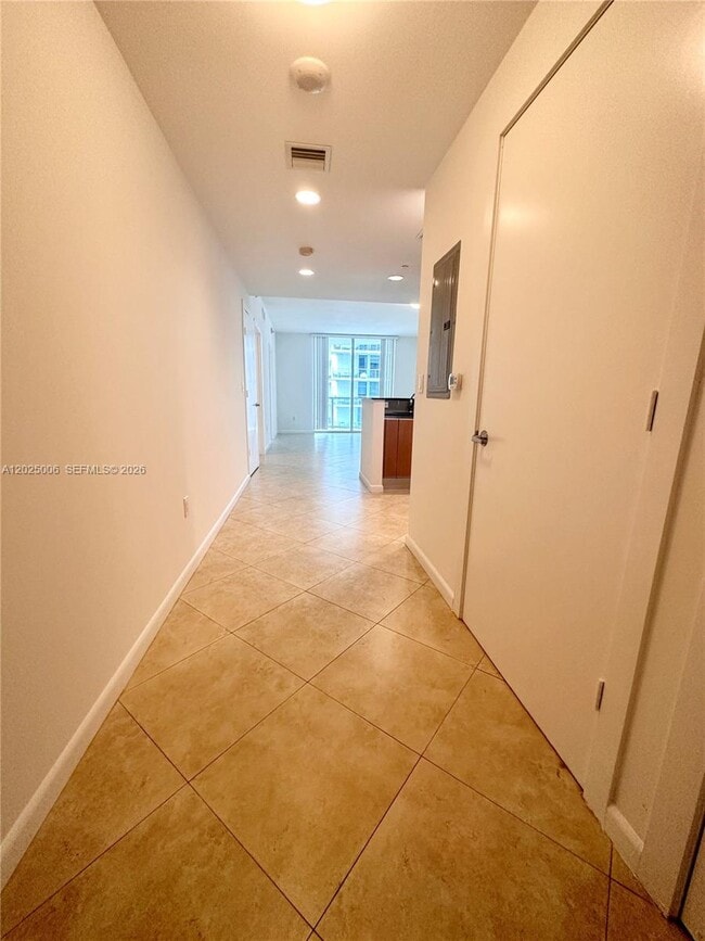 Building Photo - 1060 Brickell Ave