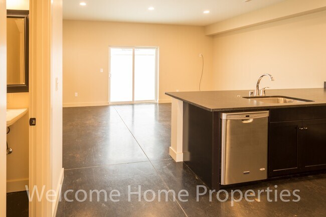 Building Photo - 72 NE Hadley Way