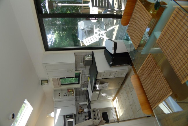 Foto del edificio - 268 Fresh Pond Rd