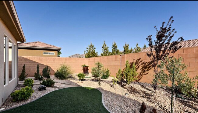 Foto del edificio - 1556 W Songbird Dr