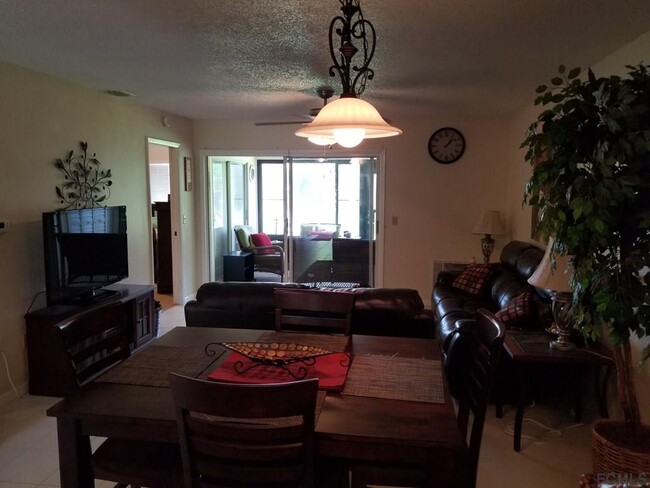Building Photo - 30 Kings Colony Ct