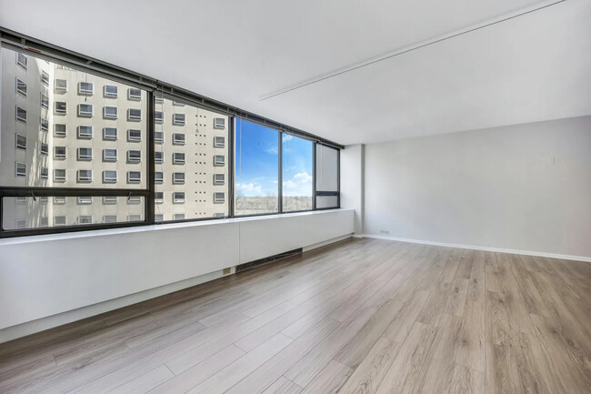 Foto del edificio - 2800 N Lake Shore Dr
