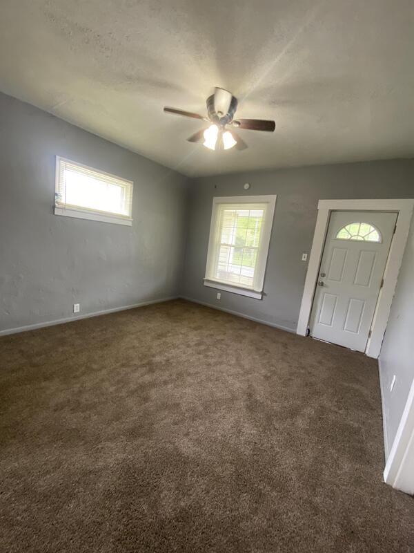 Foto principal - 5911 Lansing Ave