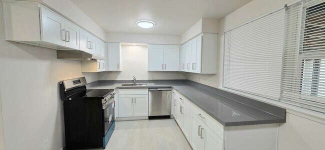 Foto del edificio - North Seattle/ Shoreline 2 Bedroom + Bonus Room 1BA House