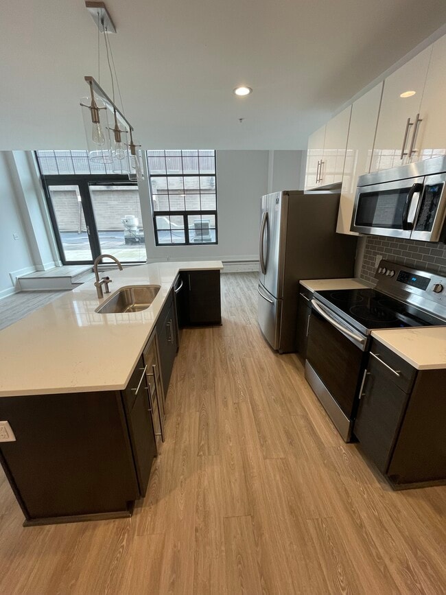 Kitchen - Deys Plaza Apartments