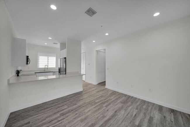 Foto del edificio - 4502 Orchid Blvd