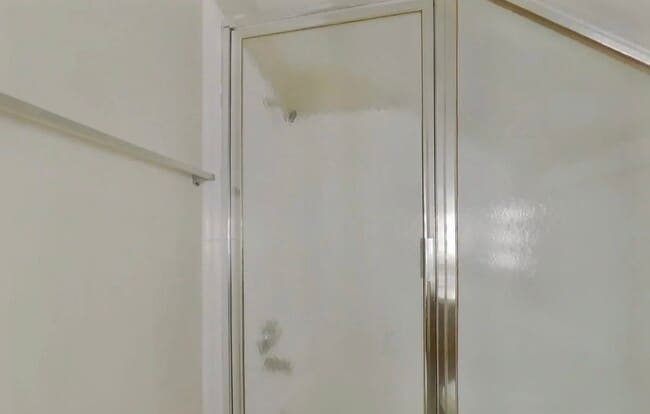 Building Photo - MOVE IN READY