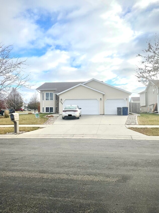 4400 15th St S, Moorhead, MN 56560 House Rental in Moorhead, MN