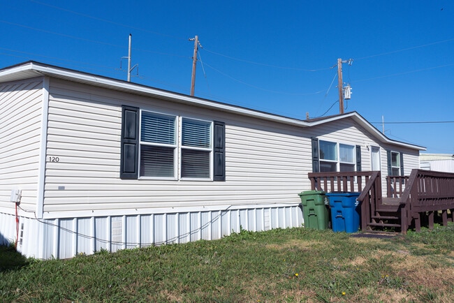 Building Photo - 120 Parma Ct