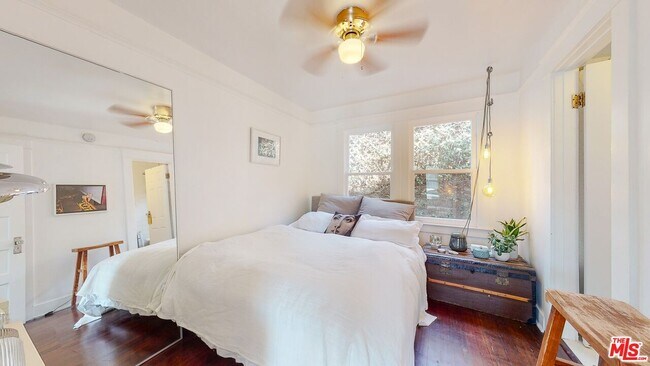 Foto del edificio - 402 N Venice Blvd