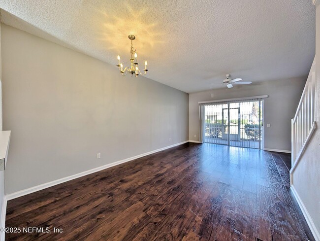 Foto del edificio - 12311 Kensington Lakes Dr