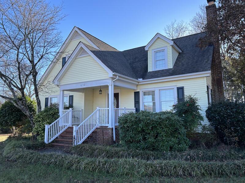 Primary Photo - 630 College St