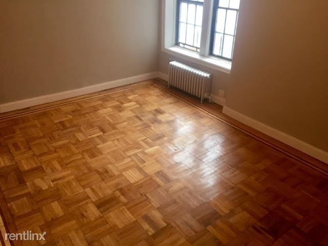 Primary Photo - 2820 Bronx Park E