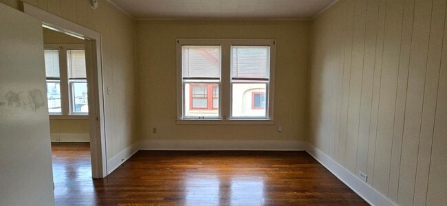 Building Photo - 420 S Spring Ave