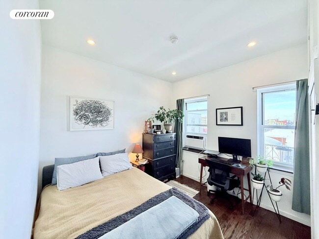 Building Photo - 317 4th Ave