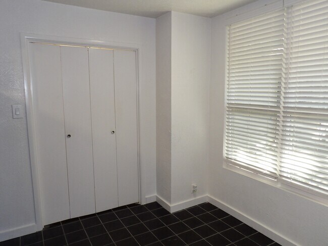 Building Photo - 4220 Cole Ave