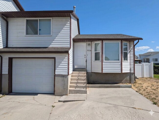 Foto del edificio - 4 Bedroom 1.5 Bath Twin-Home