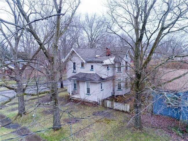 Front - 1350 Bingham Ave NW
