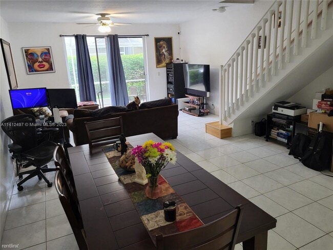 Building Photo - 3 br, 2.5 bath Townhome - 2155 Hacienda Ter