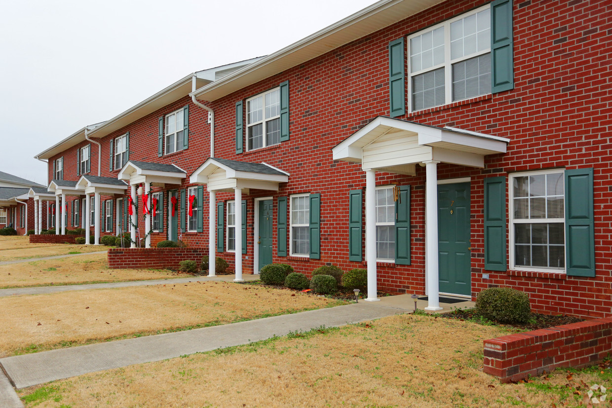 Primary Photo - Stonehurst Apartments