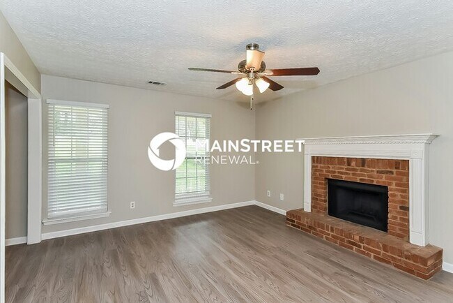 Foto del edificio - 4 Bedroom Pet-Friendly Home in Atlanta, GA with Main Street Renewal