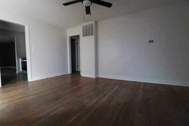 Building Photo - 511 W Pine St