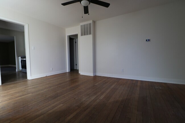 Foto del edificio - 511 W Pine St