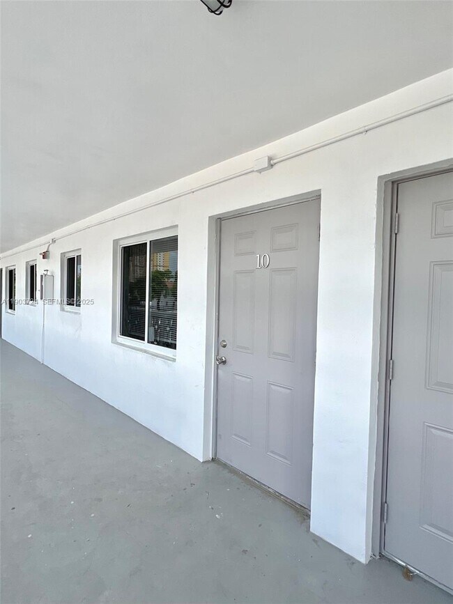 Foto del edificio - 10 NW 77th St