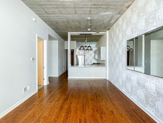 Building Photo - 5430 N Sheridan Rd