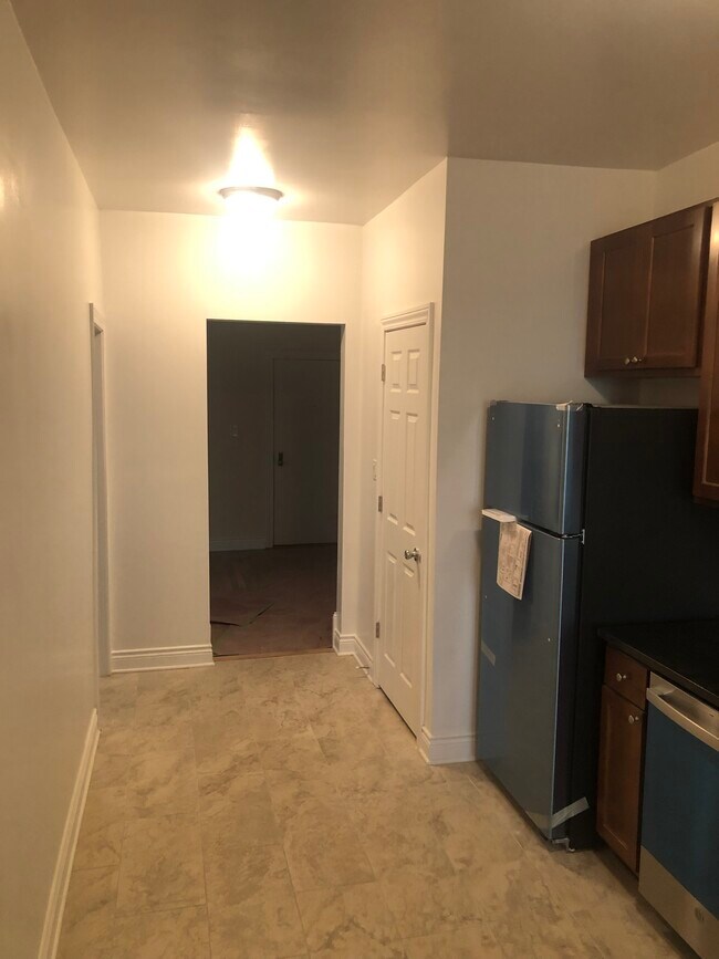 Kitchen - 6110 S University Ave