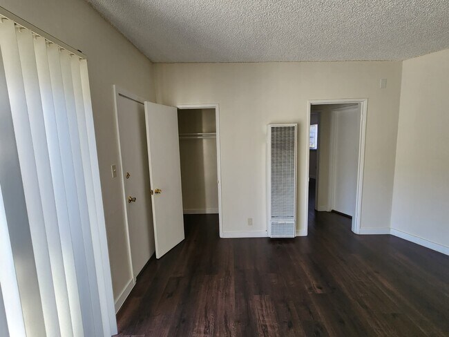 Foto del edificio - 4353 Don Tomaso Dr