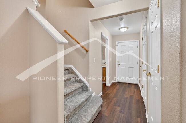 Building Photo - Charming Home with Central AC and Washer/D...