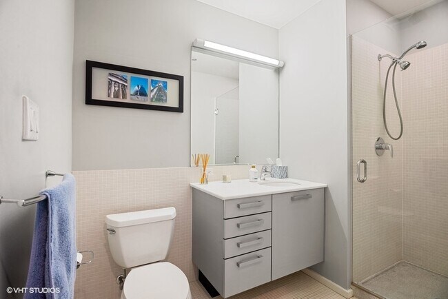 Foto del edificio - 550 N Saint Clair St