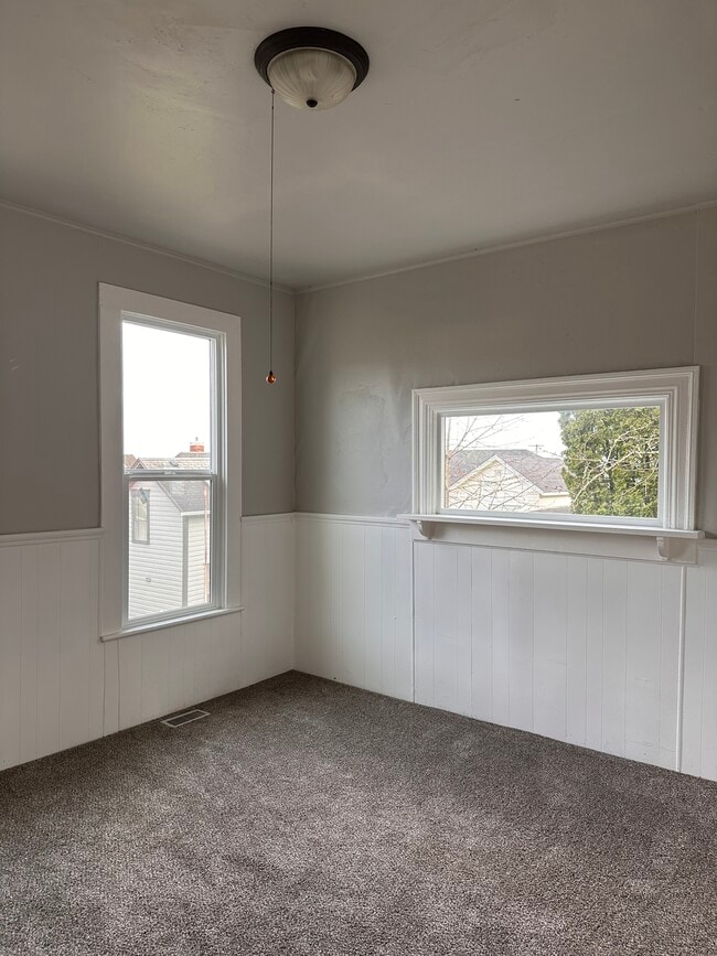 Building Photo - 256 4th St