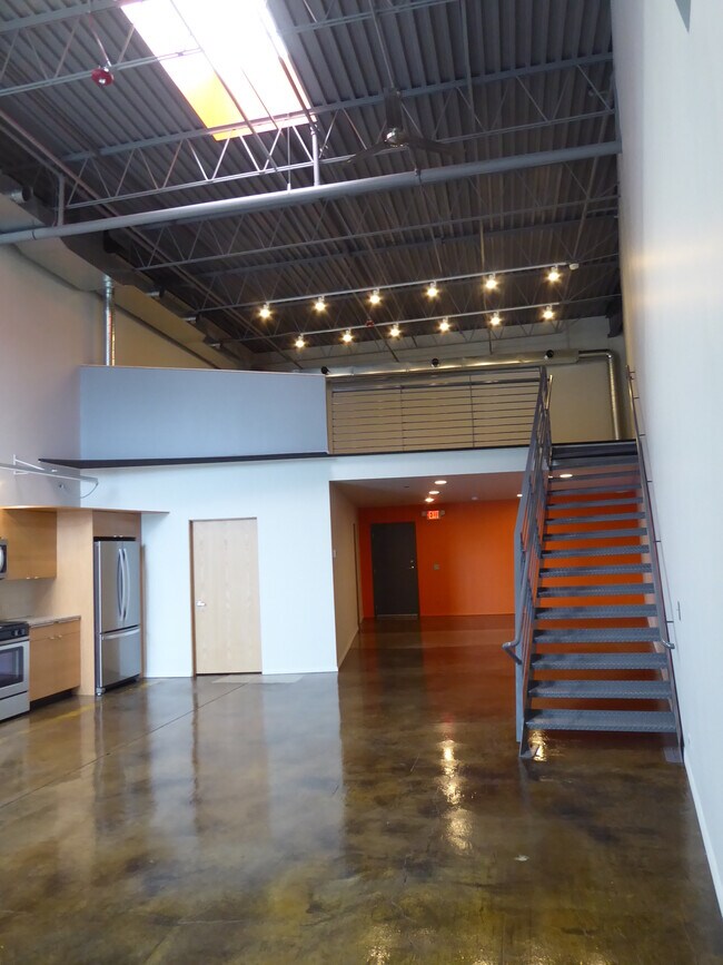 Building Photo - 2113 Greenleaf St