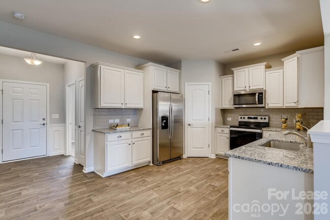 Building Photo - 126 Canada Dr