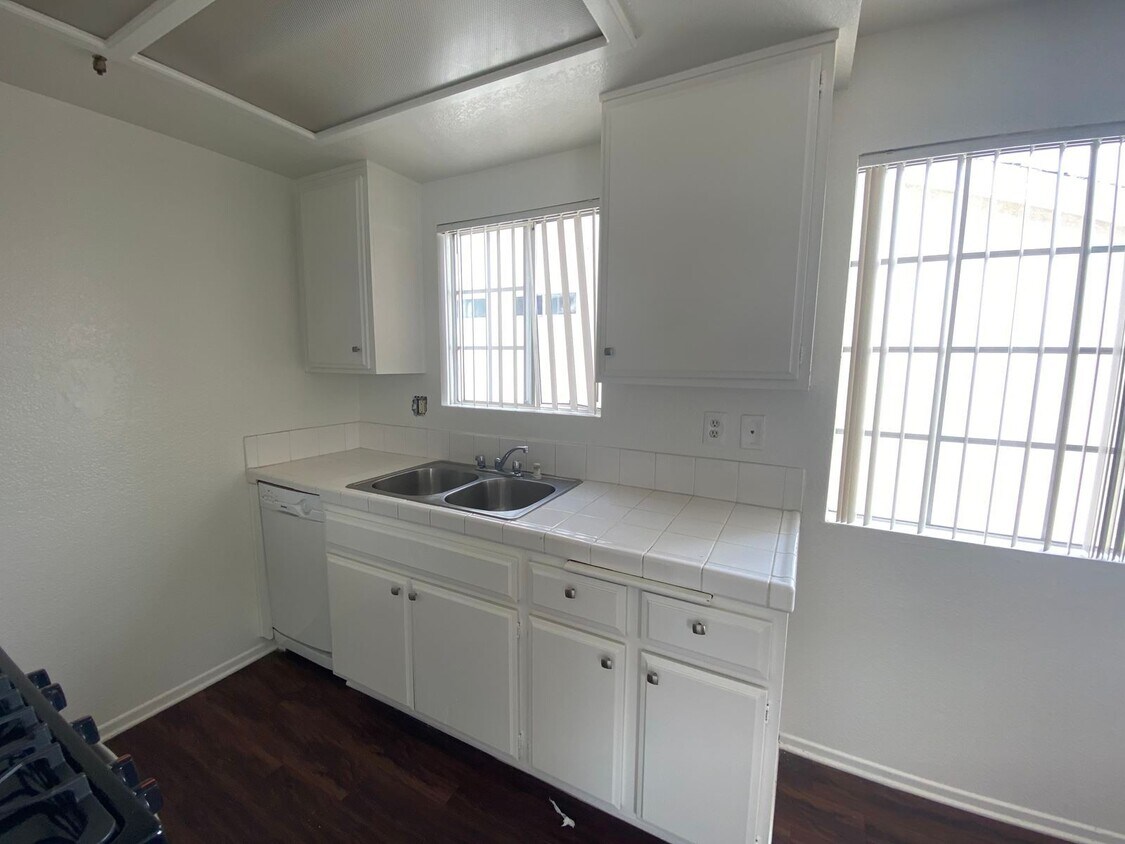 Oak Tree Apartments In Hawthorne Ca Westside Rentals