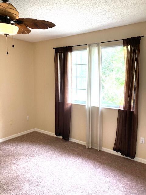 Foto del edificio - 1700 Crestwood Ct S