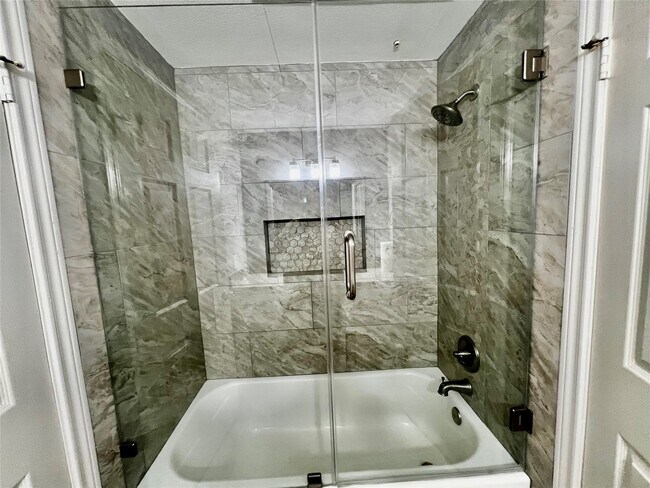 Foto del edificio - 3100 Walnut Bend Ln