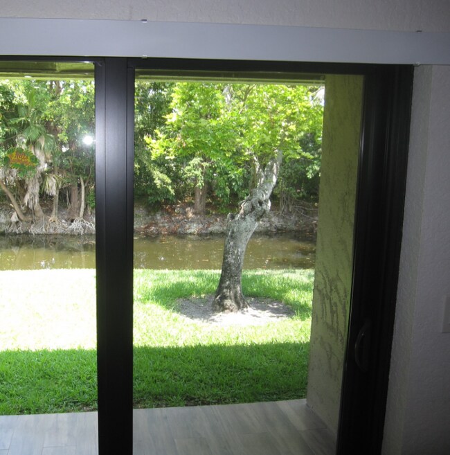 Foto del edificio - 4141 NW 114th Ave