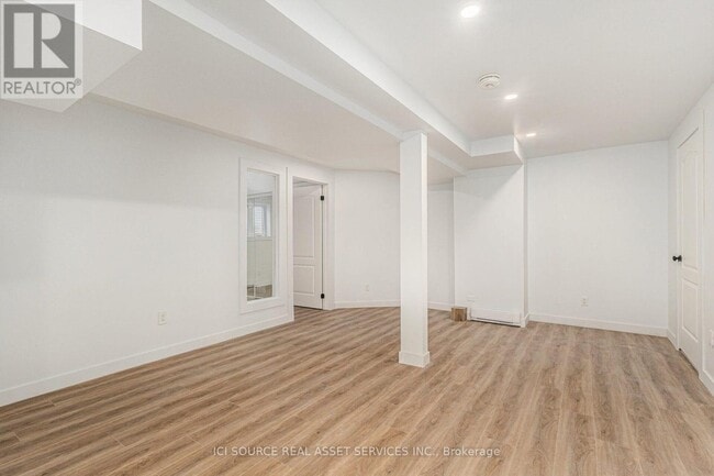 Photo du bâtiment - 1665 Teakdale Ave