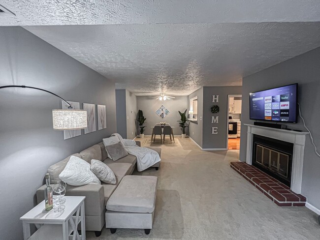 Building Photo - Fully Furnished And Stylish 1 Bedroom 1 Ba...